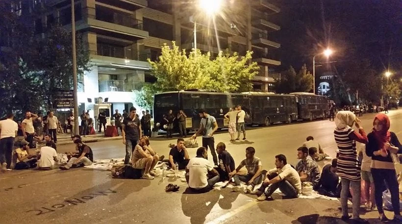 Κατάληψη εδάφους από πρόσφυγες-μετανάστες στη Θεσσαλονίκη – «Βουλιάζει» η πόλη – Δείτε εικόνες